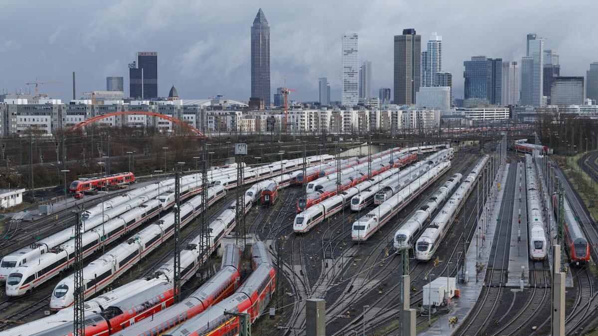 La mayor huelga del sector ferroviario pone a la economía alemana en jaque