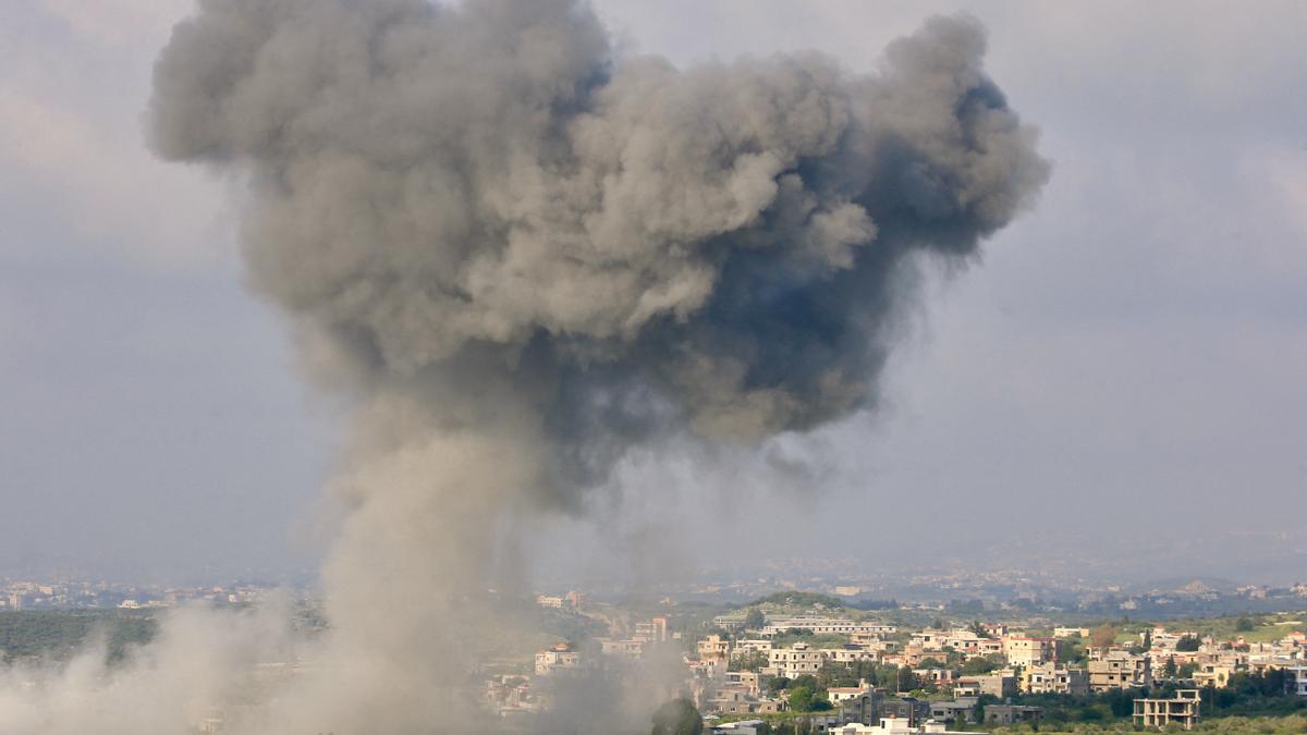 Israel dice haber matado a un comandante de Hizbulá en un bombardeo en el sur de Líbano