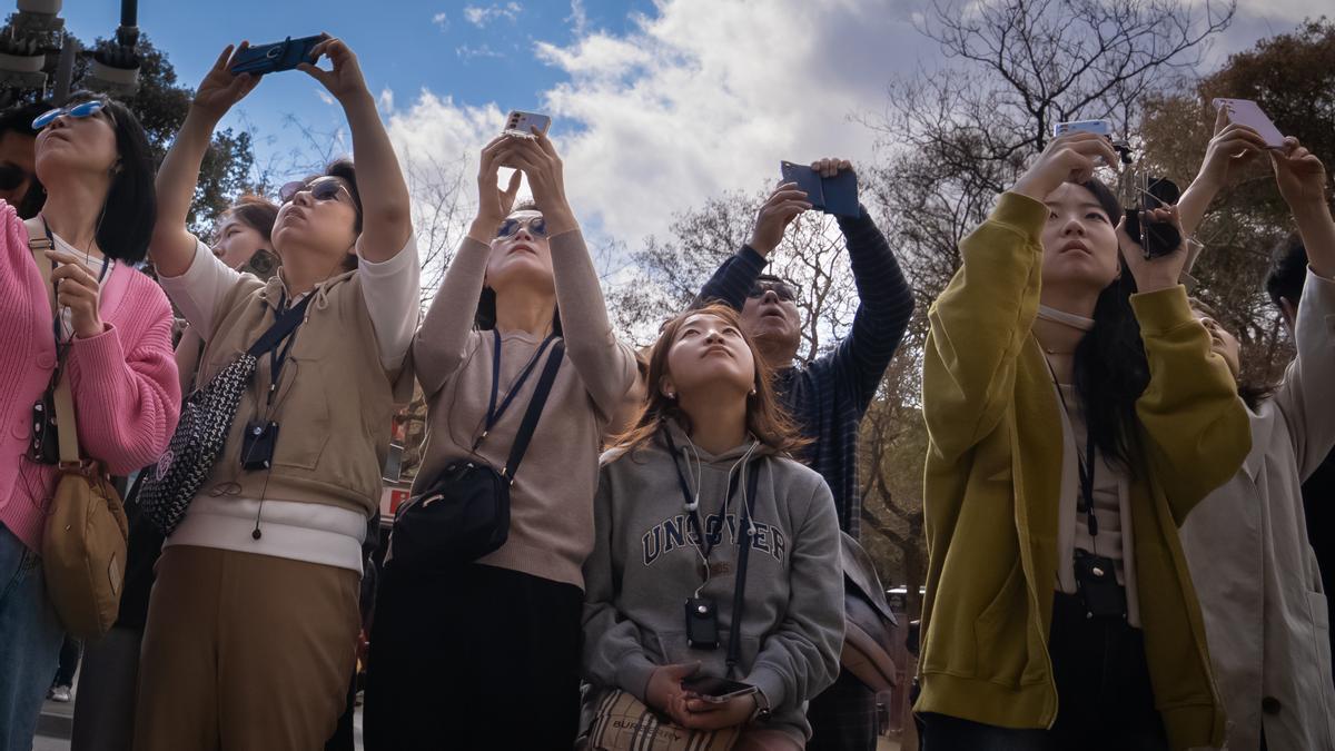 El turismo batirá otro récord este año consciente de que roza la saturación: 