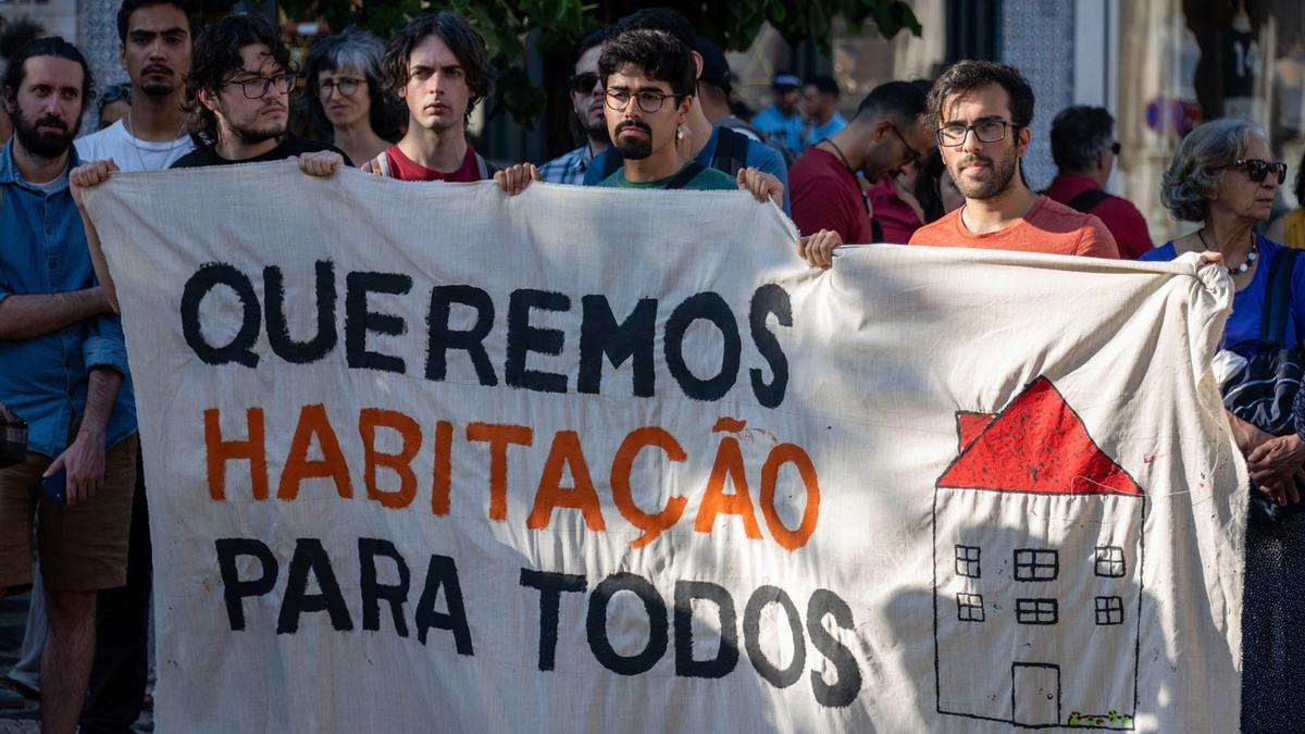 El nuevo Gobierno conservador da marcha atrás en las limitaciones a los pisos turísticos en Portugal