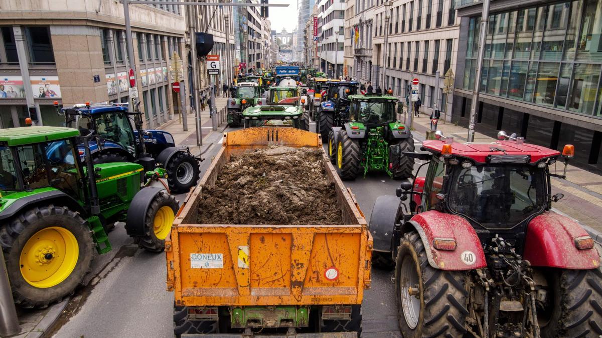 Bruselas plantea a los 27 prorrogar las ayudas extraordinarias al campo que expiran en junio