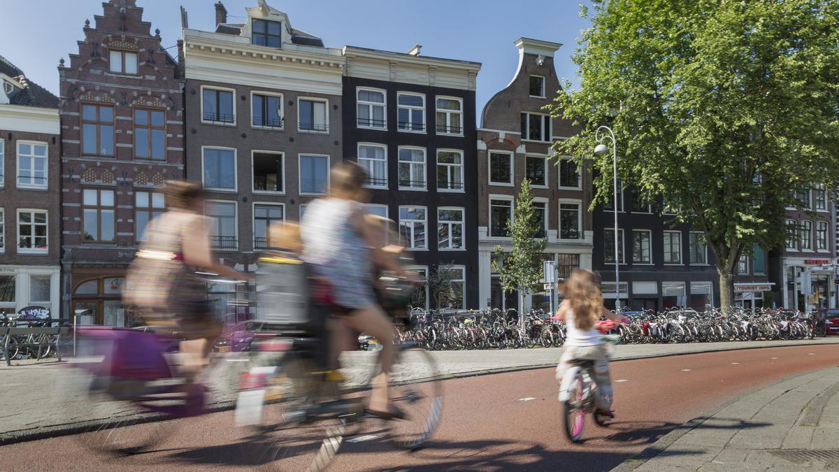 Ámsterdam prohibirá la construcción de nuevos edificios hoteleros para luchar contra el turismo de masas