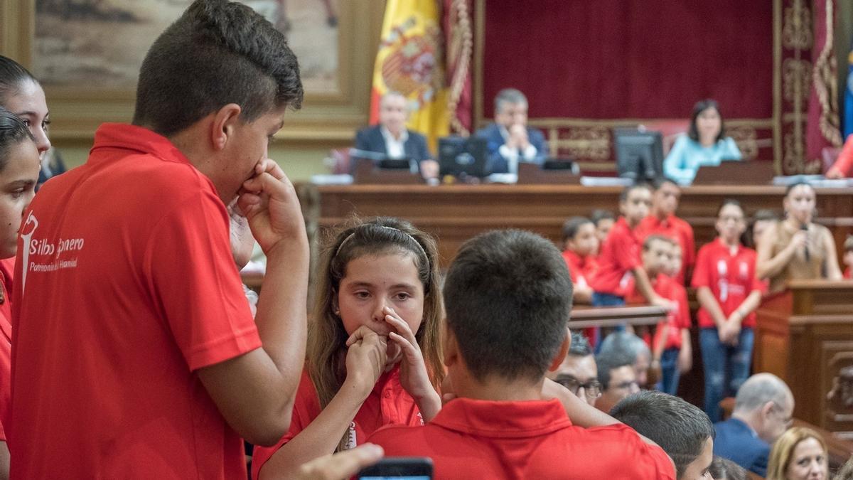 Demostración de silbo gomero con escolares