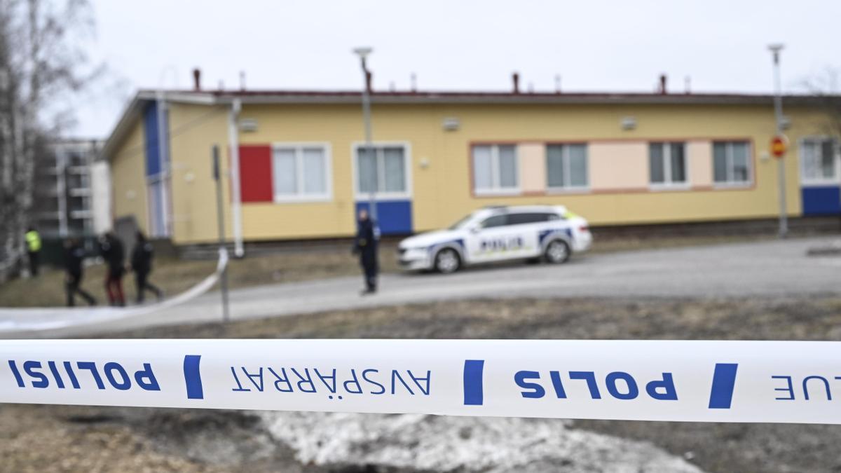 Detenido un menor de 12 años tras matar a un compañero y herir a otros dos en un tiroteo en un colegio del sur de Finlandia
