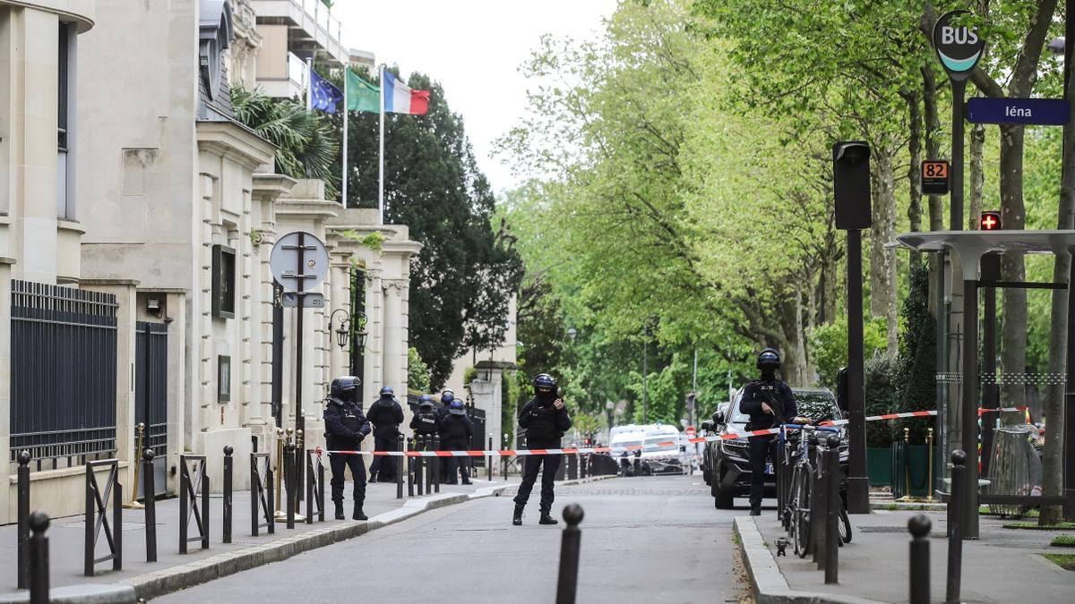 Detenido un hombre tras entrar con explosivos falsos en el consulado de Irán en París