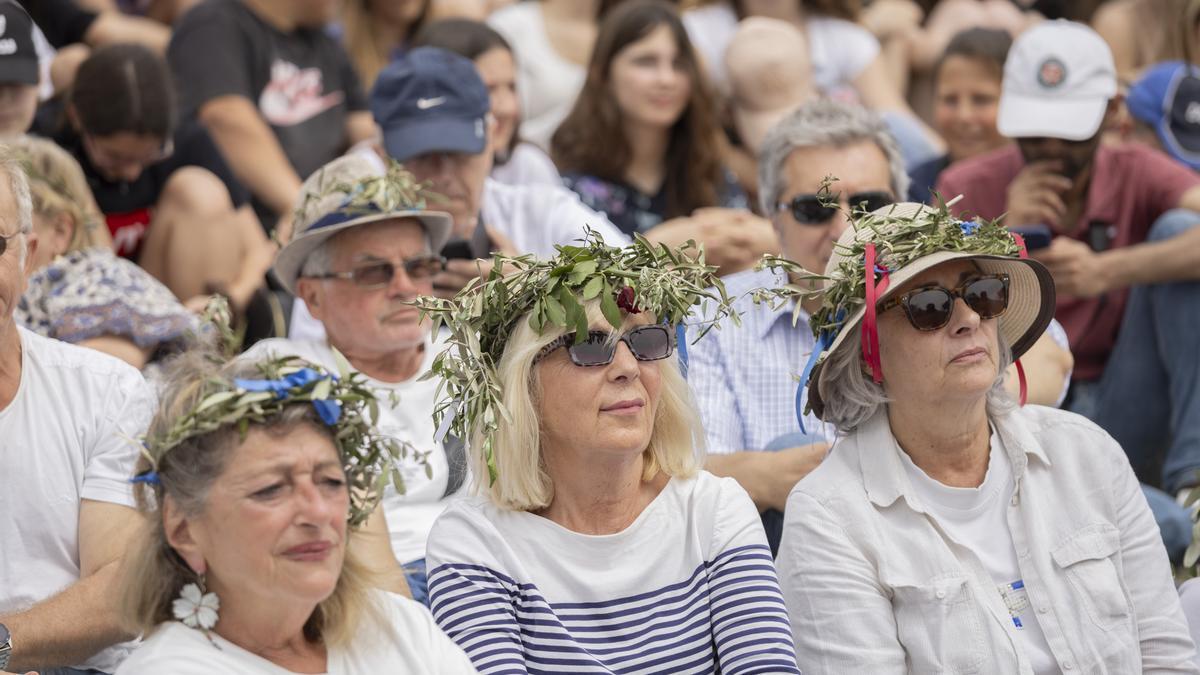 16 de abril de 2024, Olimpia. Decenas de personas asisten a la ceremonia de apertura de los Juegos Olímpicos de París