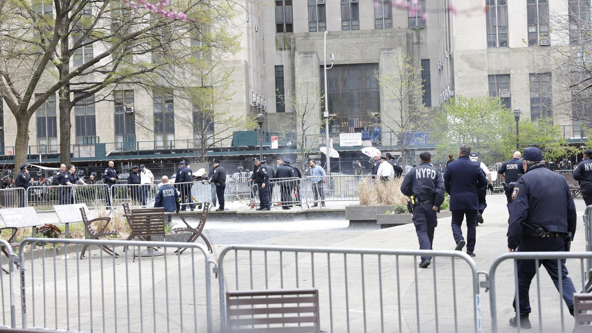 Un hombre se quema a lo bonzo frente al tribunal donde se juzga a Trump en Nueva York
