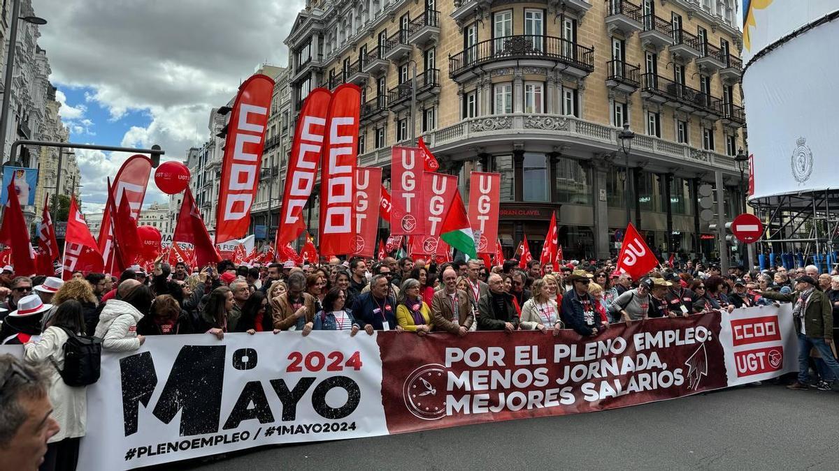 Miles de personas toman las calles el 1 de Mayo: “Hay que aspirar al pleno empleo y recuperar el valor de lo público
