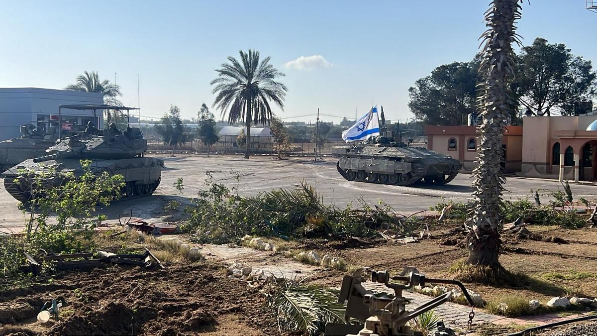 Israel toma el control del lado palestino del paso fronterizo de Rafah tras una noche de continuos bombardeos