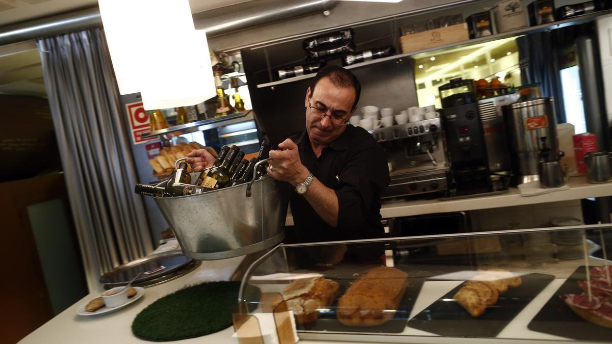 España alcanza un nuevo récord de empleo con 434.000 trabajadores más y el paro cae al 11,27%