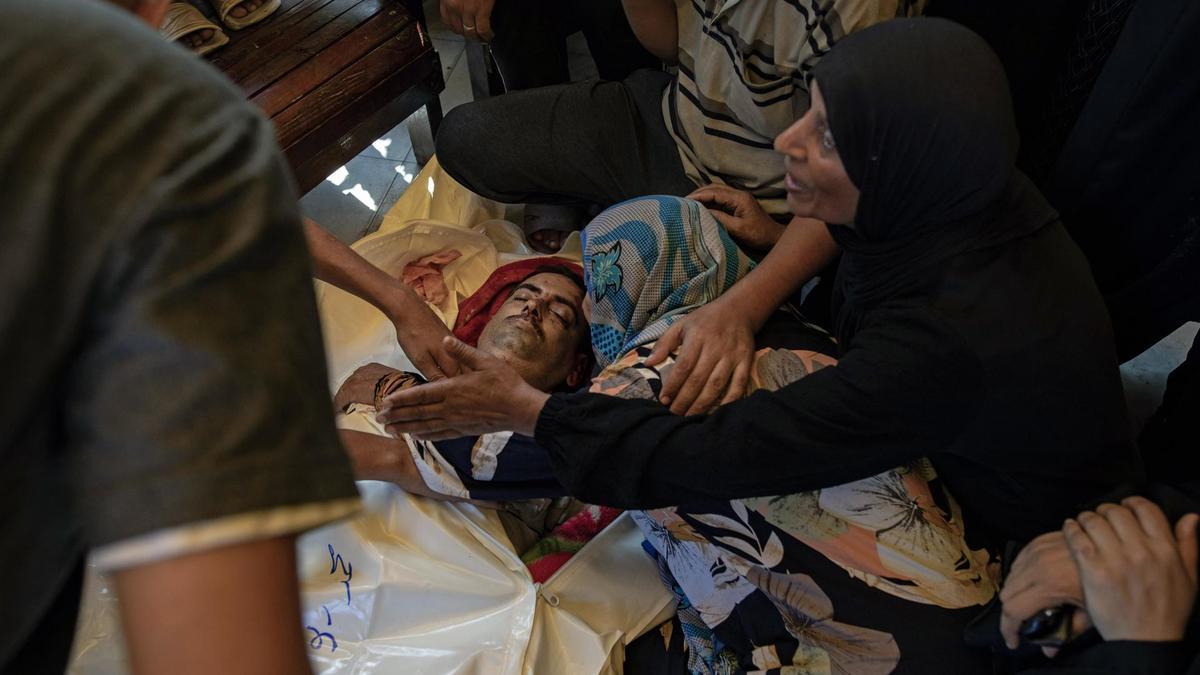 Al menos 30 muertos en un ataque israelí contra una escuela en Gaza donde se refugiaban decenas de civiles