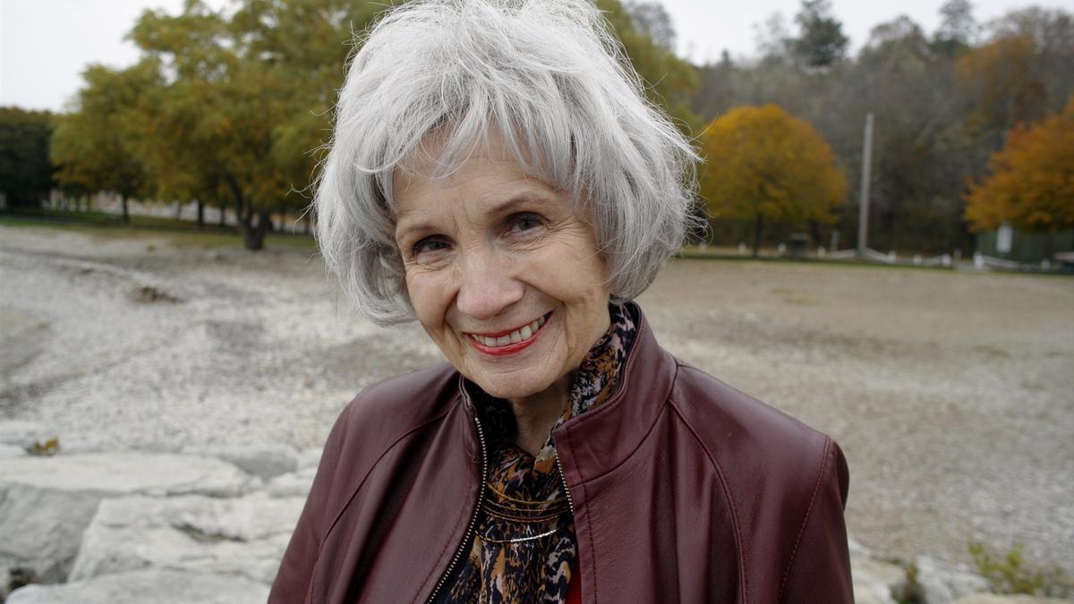 Una hija de Alice Munro asegura que su padrastro abusó de ella y que su madre no hizo nada