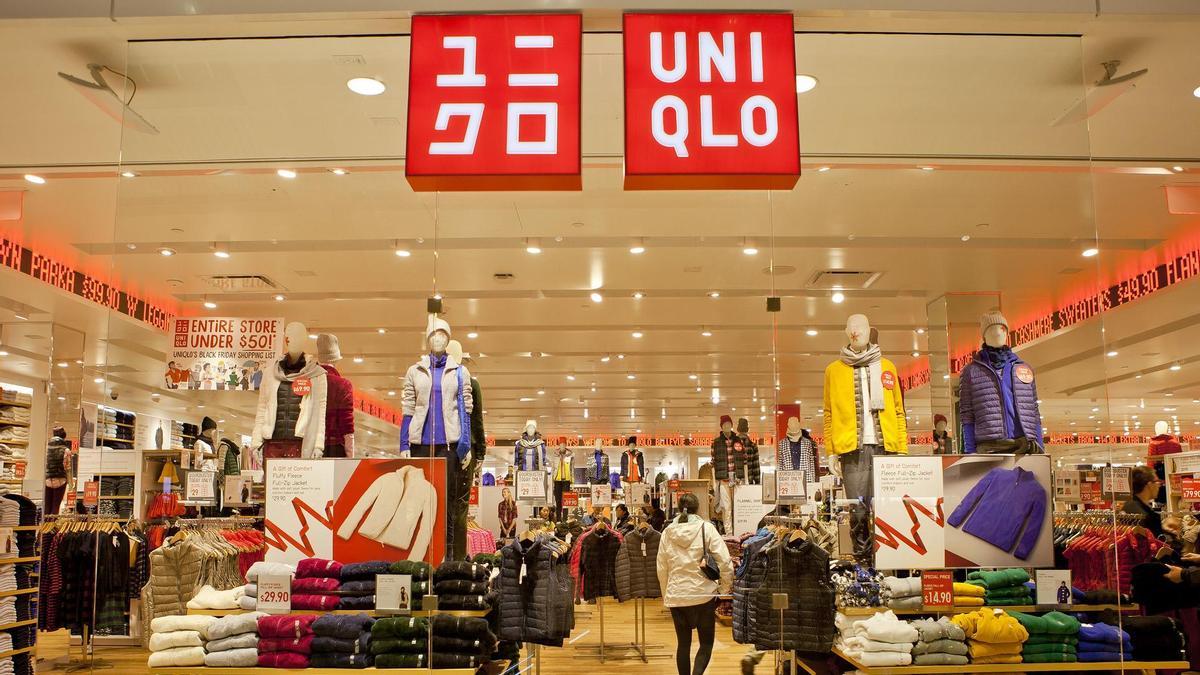 Multa de 450.000 euros a Uniqlo por enviar a una empleada las nóminas de toda la plantilla