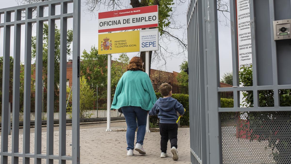 El subsidio de paro sube a 570 euros, lo pueden cobrar más colectivos y otras claves que entran en vigor este noviembre