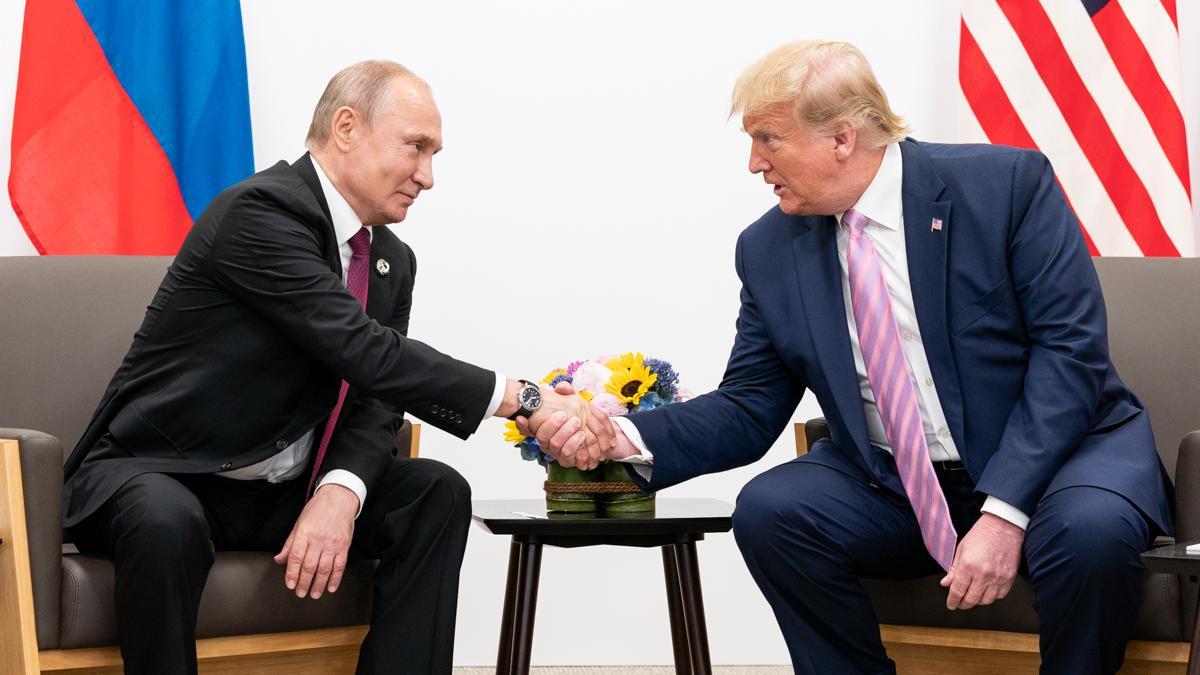 Un libro revela que Trump envió tests de COVID a Putin para su uso personal y que ha hablado con él tras dejar la presidencia
