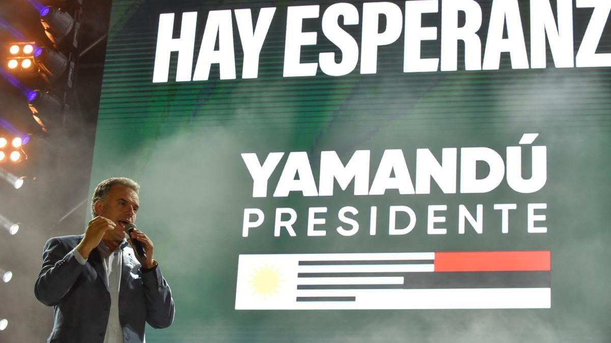 Yamandú Orsi, el líder de la izquierda uruguaya que retoma el hilo de José Mujica y Tabaré Vázquez como presidente del país