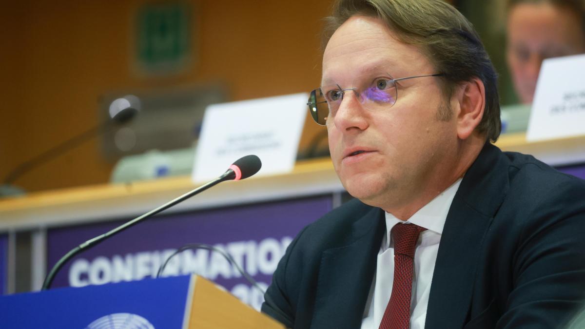 El comisario de Orbán, en su examen en la Eurocámara: 