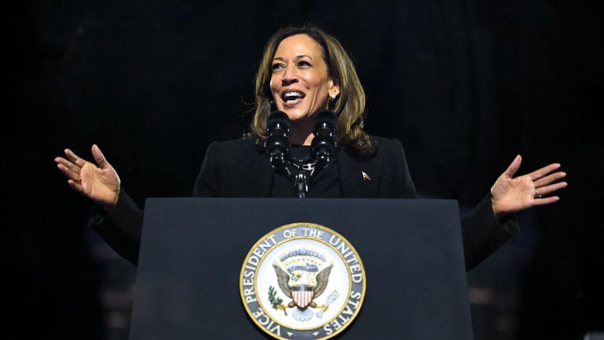 Kamala Harris cierra su campaña en Filadelfia con un mensaje optimista: 
