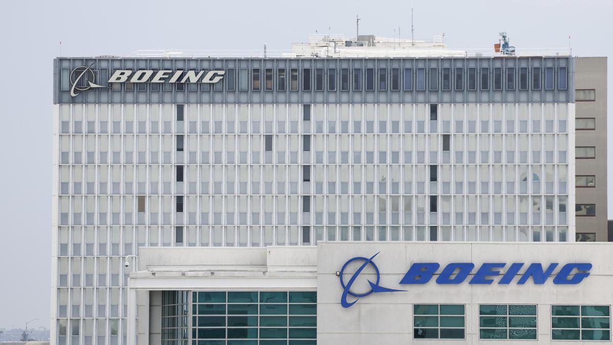 Los trabajadores de Boeing ponen fin a la huelga tras aceptar una subida salarial del 38% en cuatro años