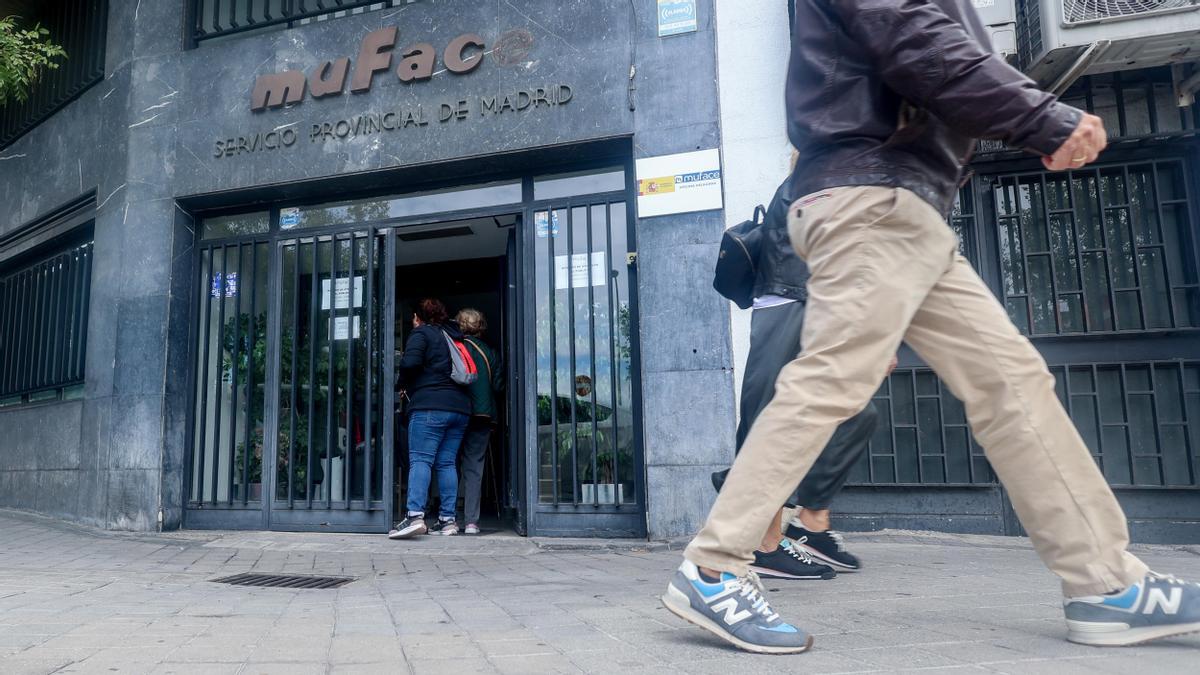 El Gobierno estudia prorrogar el contrato de Muface con las aseguradoras privadas de los funcionarios