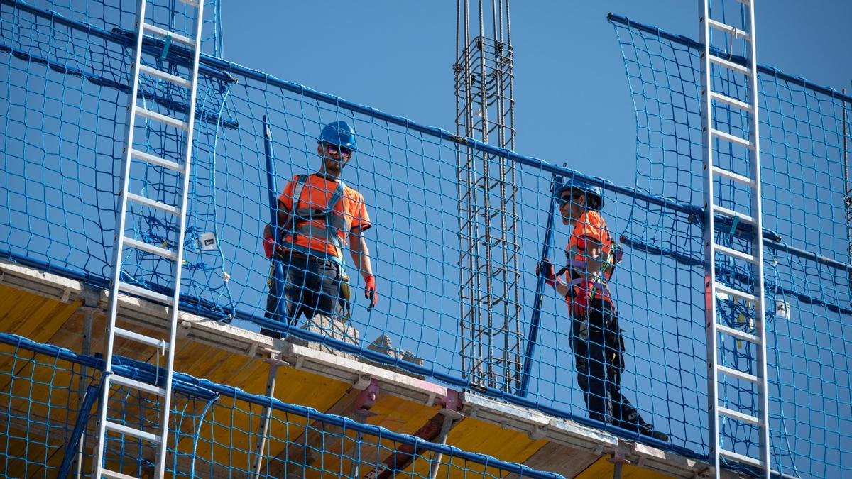 La creación de empleo acelera en octubre con el aumento de 134.307 trabajadores