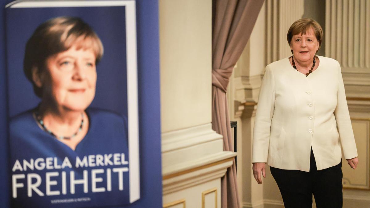 El miedo a los perros, Ucrania y la cerveza alemana: Merkel revela en sus memorias los detalles de su relación con Putin