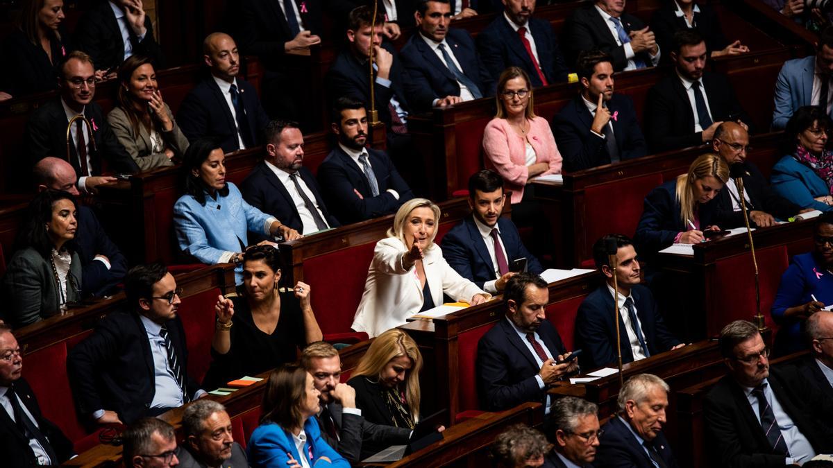 El Gobierno de Macron está a punto de caer: ¿qué puede pasar si triunfa la moción de censura contra Barnier en Francia?