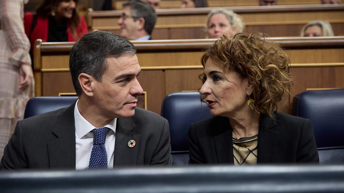 Así queda el paquete fiscal: impuesto a la banca por tres años, prórroga a las energéticas en 2025 y sin subida al diésel