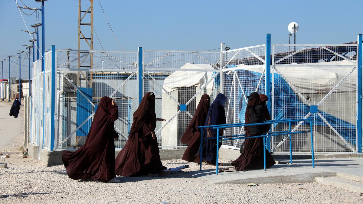 Los kurdos de Siria alertan del riesgo de que miles de combatientes de ISIS salgan de prisión tras la caída de Al Asad