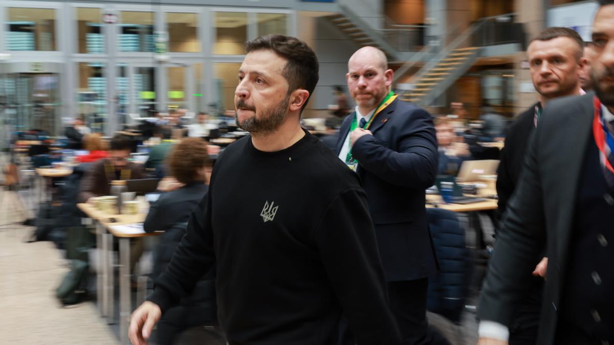 Zelenski pide un “plan real” para las “garantías de seguridad” a Ucrania: “No podemos vivir con un conflicto congelado”