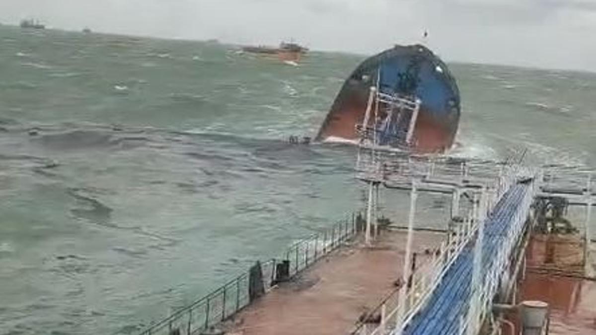 Dos petroleros rusos sufren accidentes en el Mar Negro y provocan un vertido contaminante de fuel
