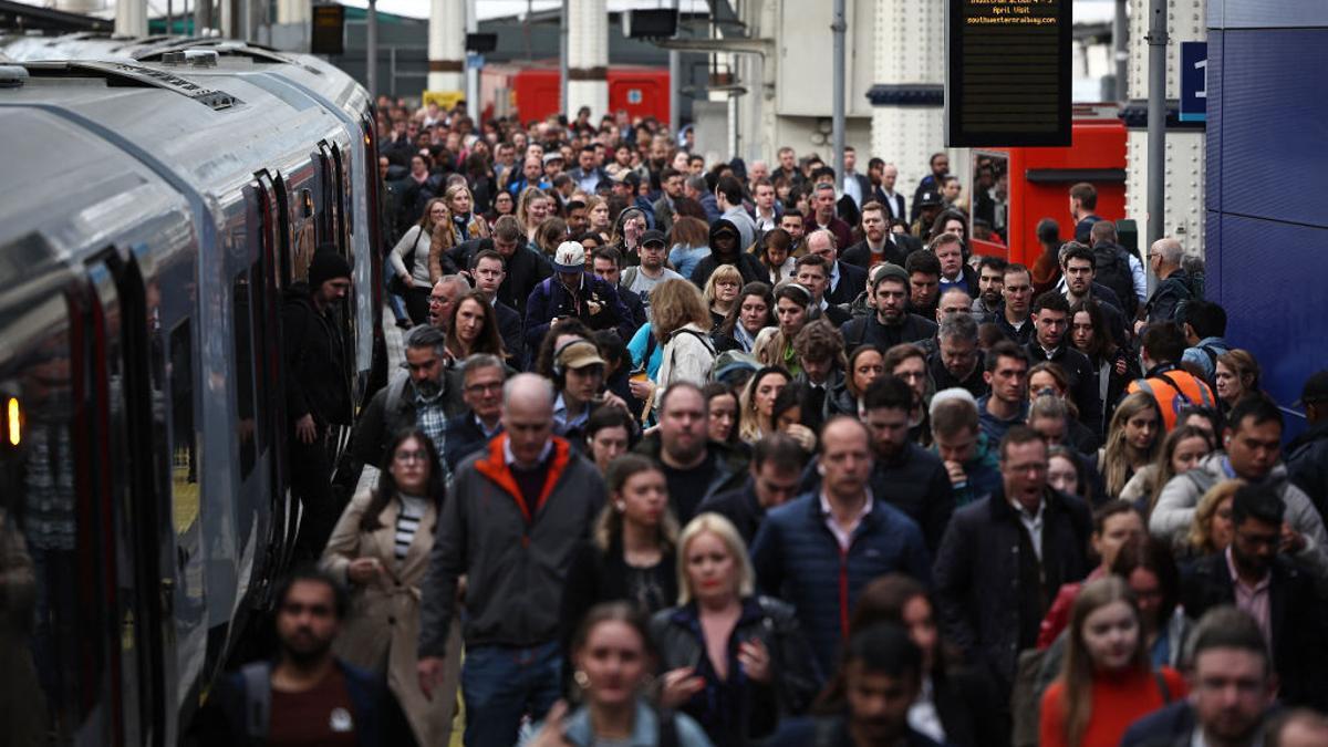 El Reino Unido nacionaliza sus trenes 30 años después de una privatización a medias y el servicio más caro de Europa