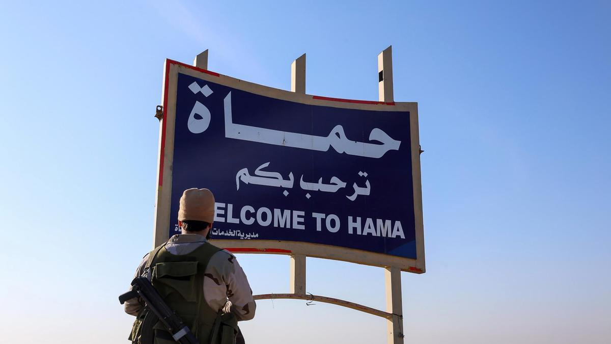 Miles de personas huyen de la ciudad siria de Homs ante el avance continuo de los rebeldes islamistas