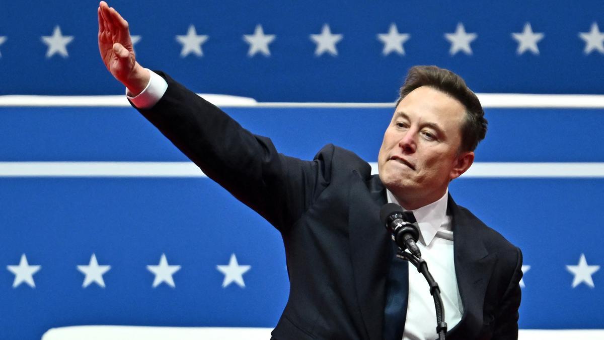 Con el brazo en alto: Elon Musk celebra la investidura de Trump con un gesto como el saludo nazi