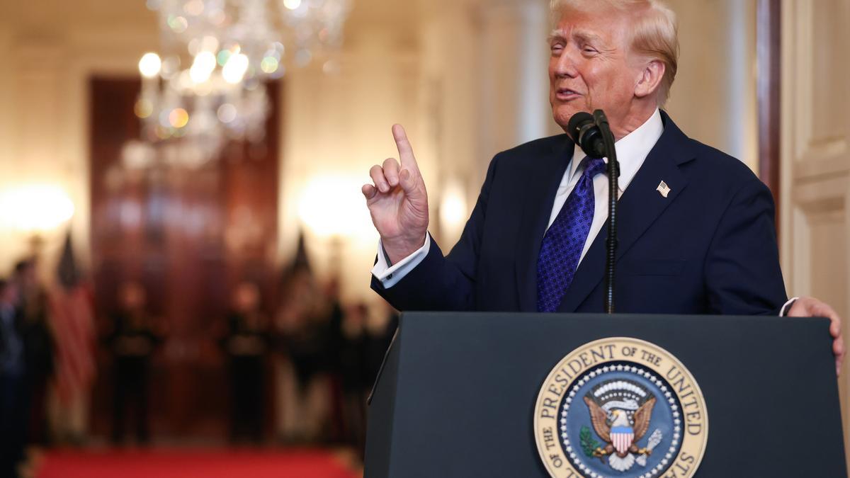 Trump se pone de perfil y culpa a los demócratas y las políticas de diversidad del accidente aéreo en Washington
