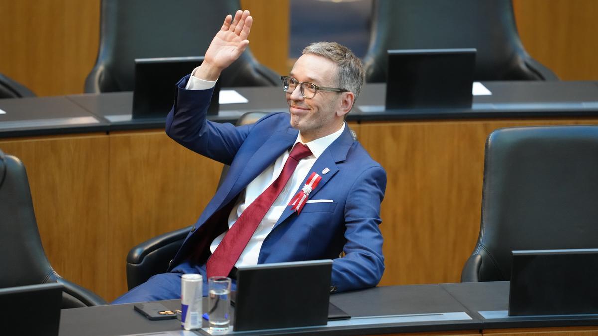 El presidente de Austria convoca al líder ultranacionalista Herbert Kickl entre guiños de los conservadores a un gobierno de coalición derechista