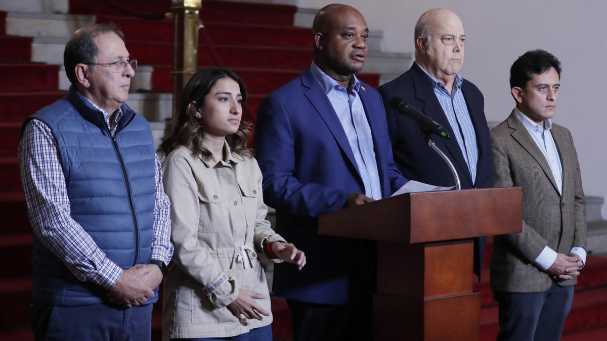 El Gobierno colombiano acepta las deportaciones de EEUU en condiciones dignas y evita los aranceles