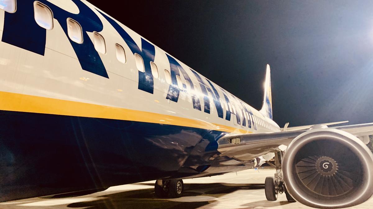 Ryanair vuelve a la carga contra Aena: elimina sus vuelos a Jerez y Valladolid y los reduce en cinco aeropuertos