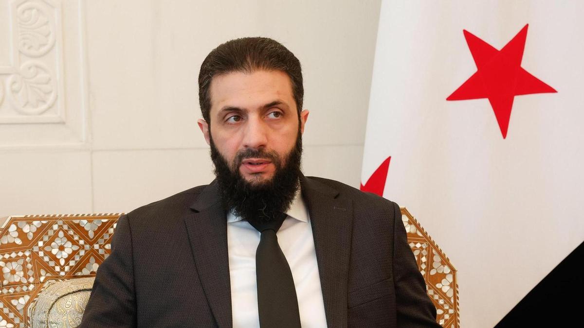 Las nuevas autoridades sirias nombran a Ahmad Al Sharaa como presidente del país y suspenden la Constitución