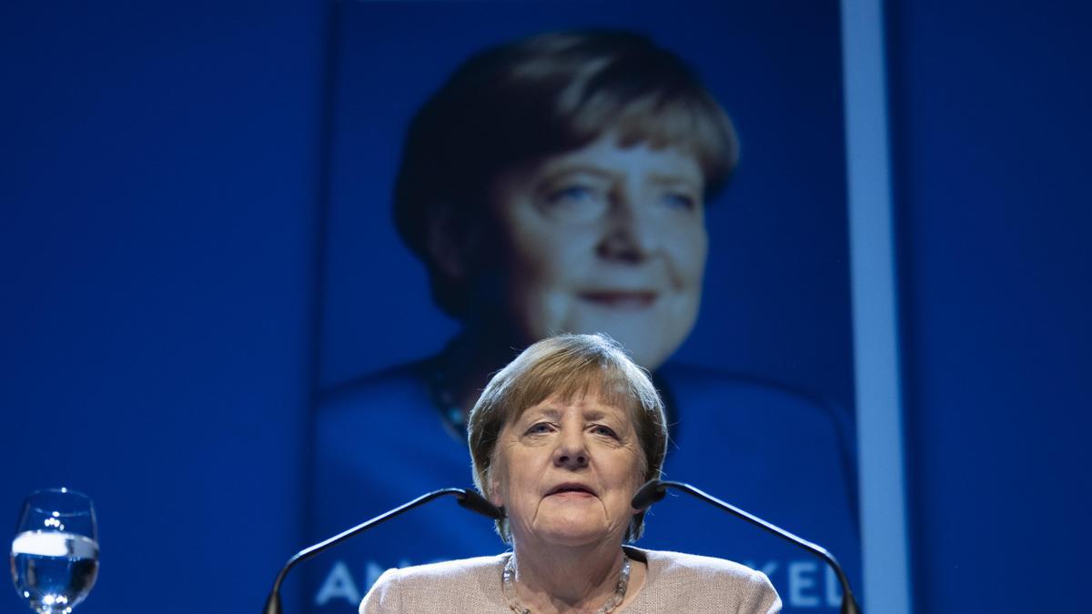 Merkel vuelve a criticar a su sucesor por tolerar el apoyo de la ultraderecha a dos semanas de las elecciones
