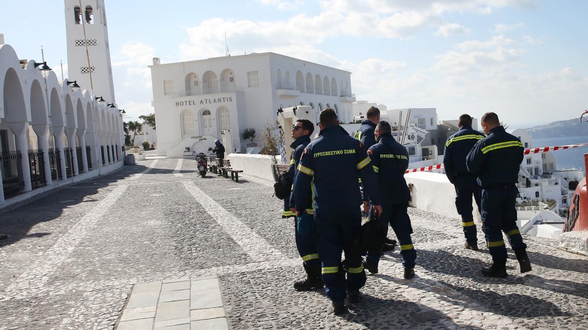 El Gobierno griego declara el estado de emergencia en Santorini por la oleada de terremotos