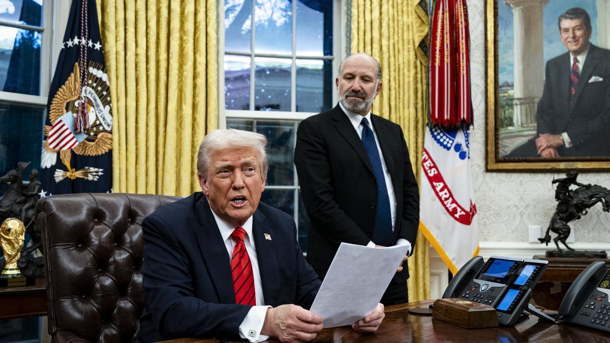 Trump suspende un mes los aranceles a México y Canadá tras hablar con Sheinbaum y Trudeau