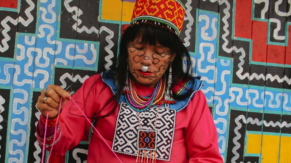 Olinda Silvano, la artista que pinta en directo en ARCO: 