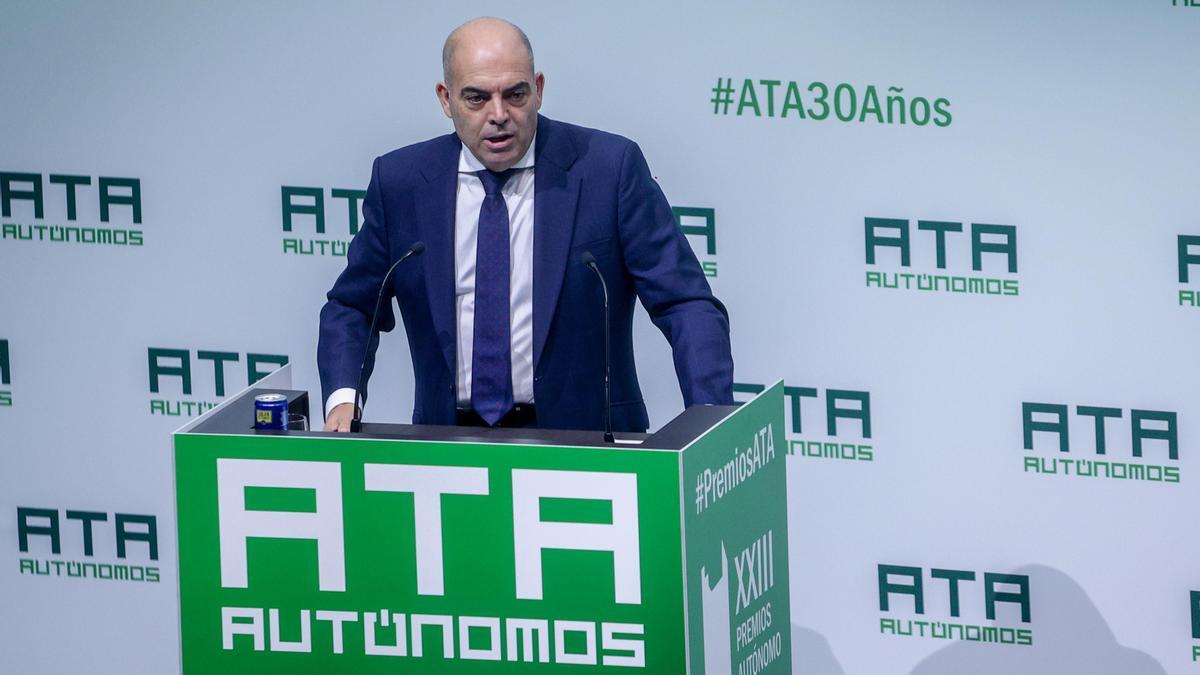 La patronal de autónomos ATA lleva a decenas de empleados y sus familiares a votar en la reelección de Lorenzo Amor