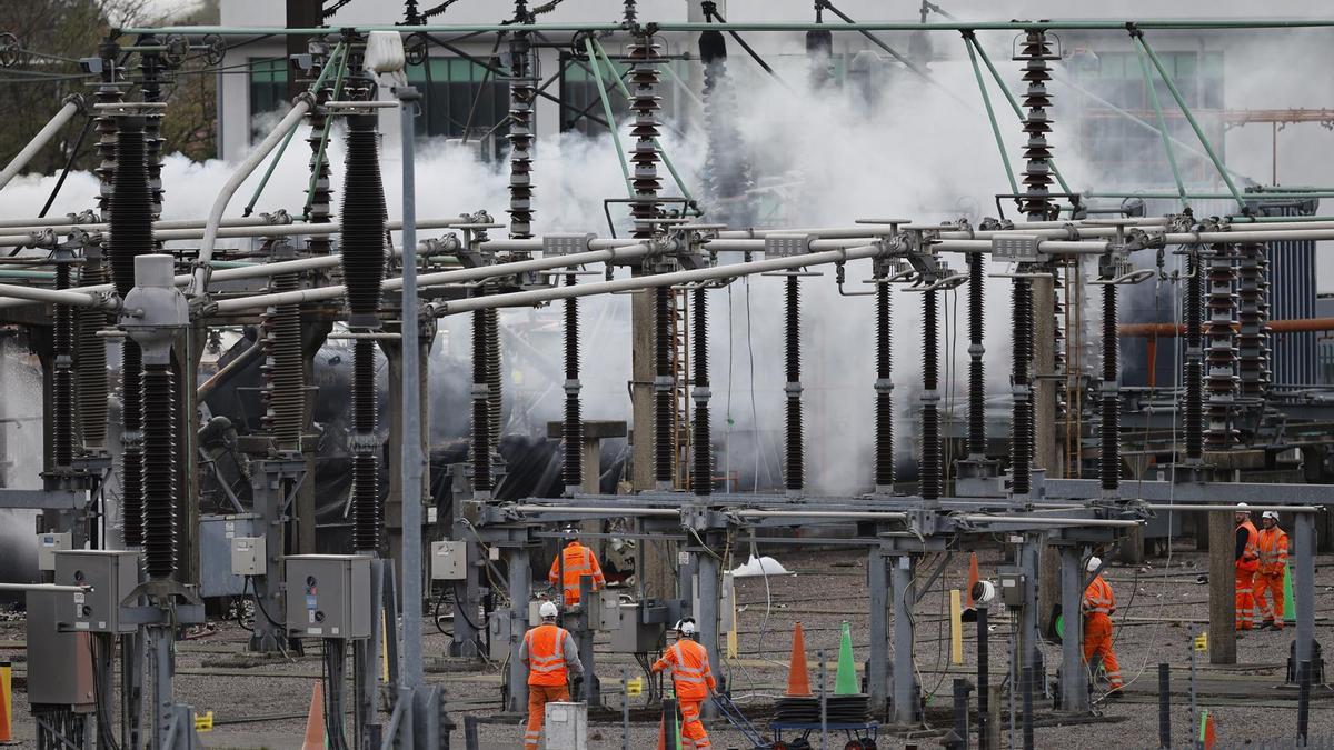 El aeropuerto de Heathrow en Londres reanudará los vuelos de larga distancia esta misma tarde tras el incendio en una subestación eléctrica