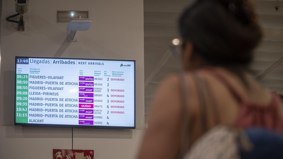 Huelga de Renfe y Adif en marzo y abril de 2025: fechas y horarios de los trenes afectados por paros