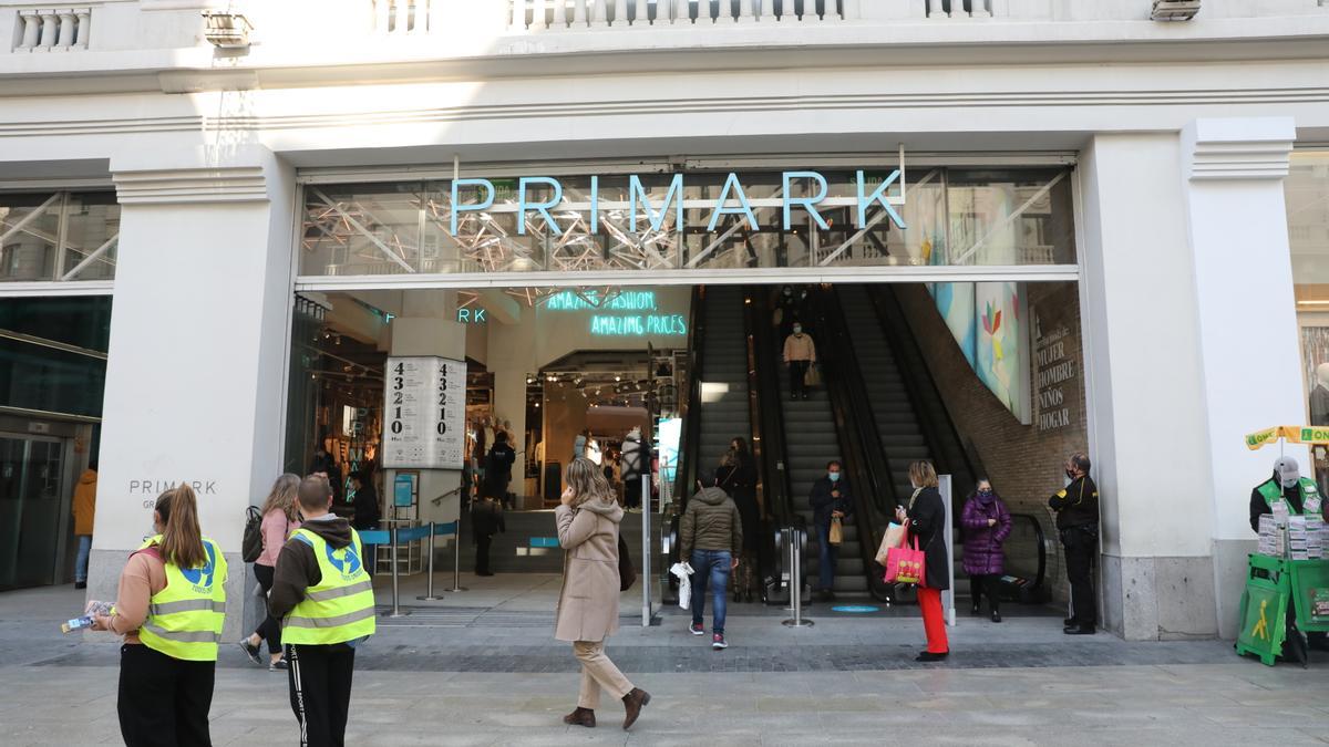 Dimite el consejero delegado de Primark por su comportamiento inapropiado hacia una mujer 