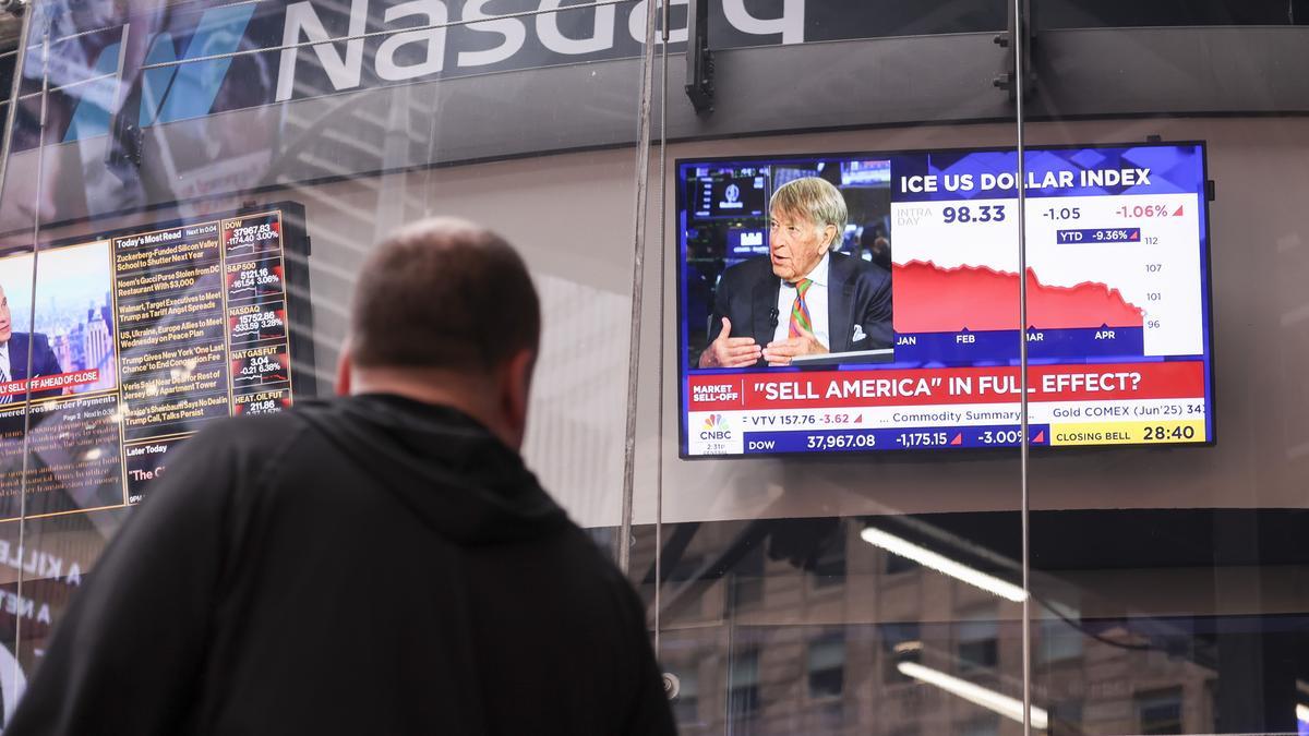 Wall Street cierra con caídas de más del 2% tras los nuevos ataques de Trump al presidente de la Reserva Federal