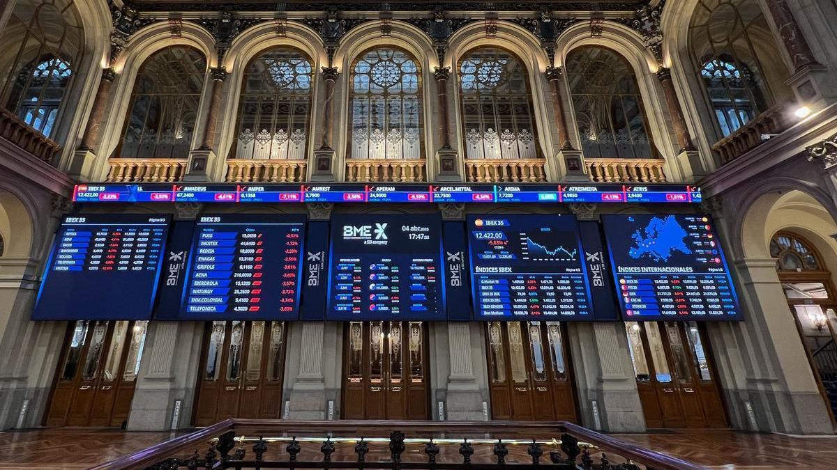 El Ibex cae más de un 7% en la apertura tras el desplome de las bolsas asiáticas en un lunes negro por los aranceles