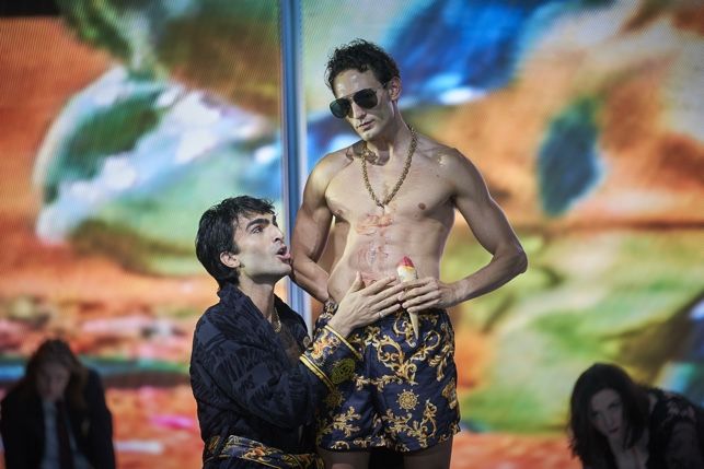 El contratenor canadiense de origen iraní Cameron Shahbazi en su papel de Ptolomeo en la ópera Julio César de Händel, en la versión de Calixto Bieito, en el Gran Teatre del Liceu de Barcelona.
